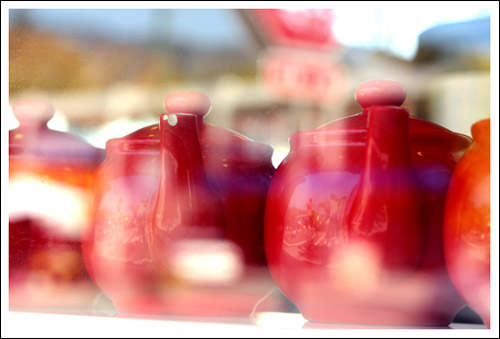 teapots in red